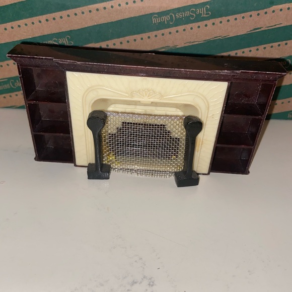 Fireplace - Picture 1 of 3